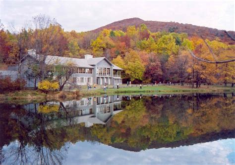 Peaks of Otter Lodge at Peaks of Otter on the Blue Ridge Parkway ...