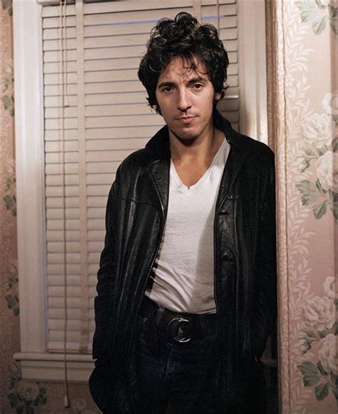 30 Rare Vintage Photographs of a Young and Handsome Bruce Springsteen ...