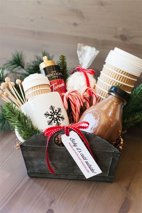 25 DIY Christmas Gift Basket Ideas 2022