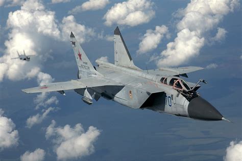 File:Russian Air Force MiG-31 inflight Pichugin.jpg - Wikipedia