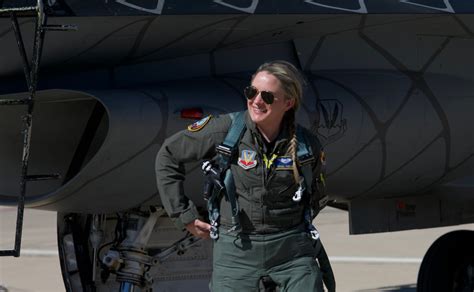 Meet Capt. Aimee ‘Rebel’ Fiedler, USAF F-16 Viper Demo Team new Pilot ...