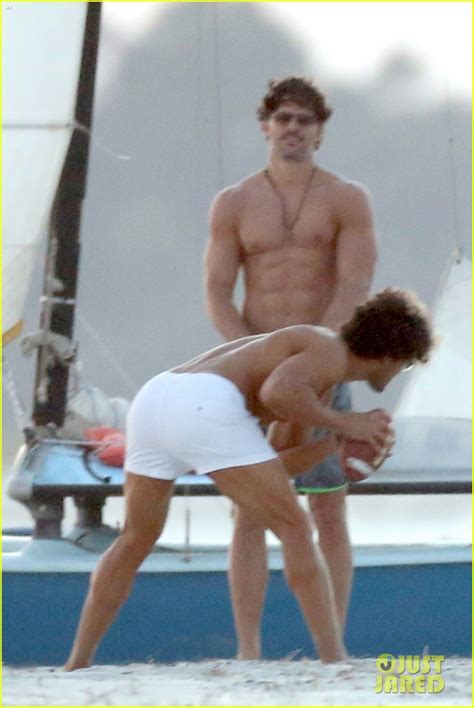 Joe Manganiello Goes Shirtless & Looks So Hot for 'Magic Mike XXL ...