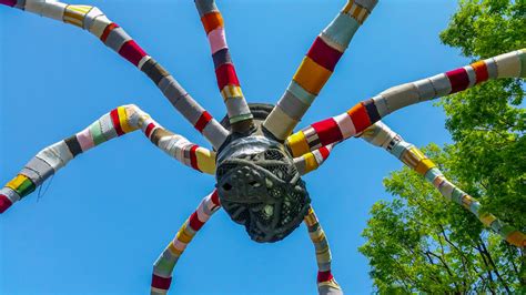 Maman - a giant spider in Tokyo’s Roppongi Hills - Among Cultures