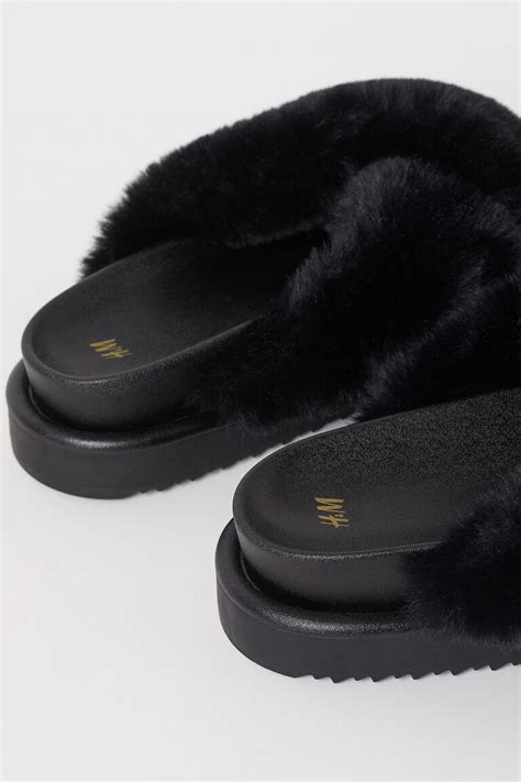 Faux fur slippers