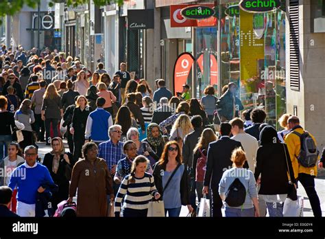 Crowd people walking down oxford street hi-res stock photography and images - Alamy