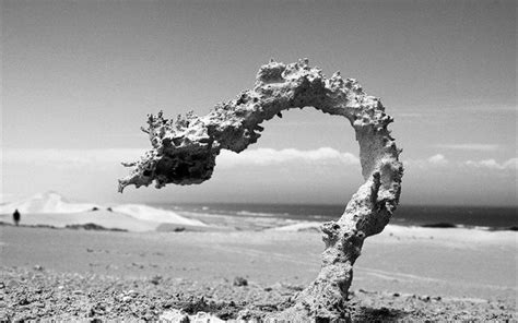 Can Glass Be Formed When Lightning Hits Sand?