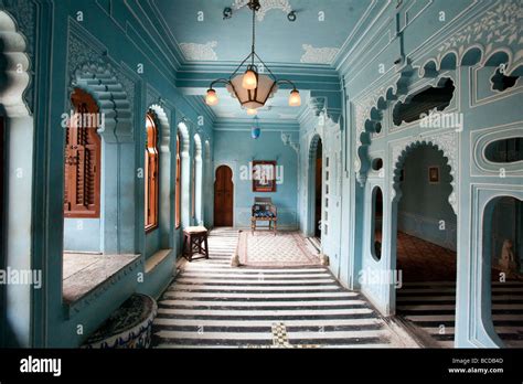 Udaipur palace interior hi-res stock photography and images - Alamy