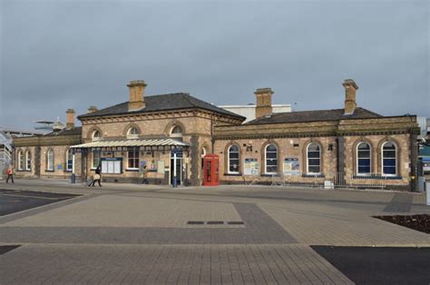 Loughborough Railway Station © Ashley Dace cc-by-sa/2.0 :: Geograph Britain and Ireland