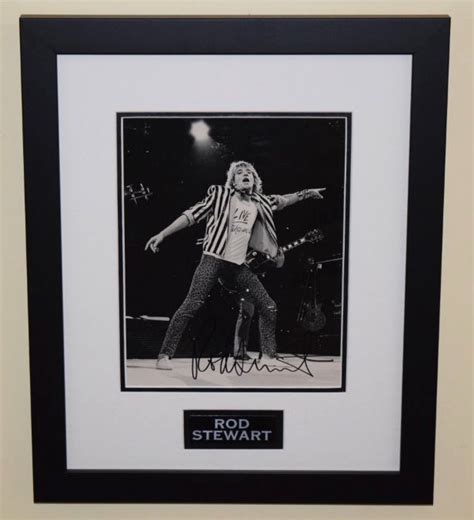 Rod Stewart Signed 8x10 Photograph - ROCK STAR galleryROCK STAR gallery