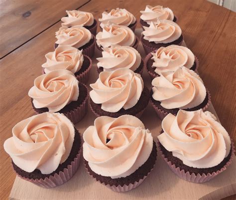 Rose Cupcakes | Rose cupcakes, Desserts, Food