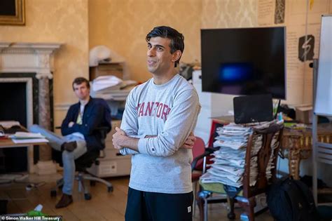 Stanford MBA Rishi Sunak ’06 selected UK's next prime minister