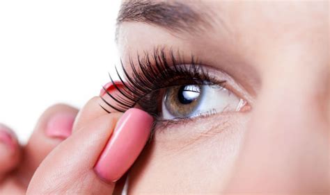 Step-by-step Guide to How To Wear Falsies Eyelashes – False Lashes Blog – Madame Madeline