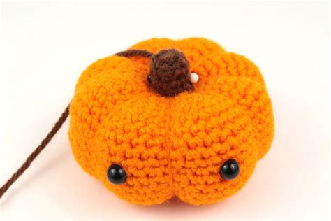 Pumpkin Amigurumi - Free Crochet Pattern - StringyDingDing