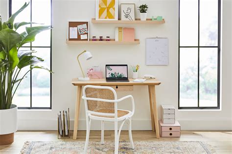 Desk Decor Ideas to Try in Your Office