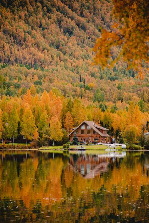 A fall cabin on Mirror Lake in Alaska – Building Gallery