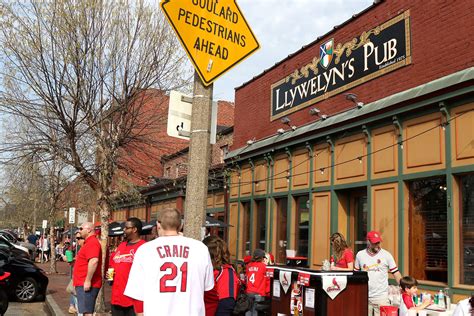 Photos: Cards fans flock to Llywelyn's Pub for Opening Day – The Morning After STL