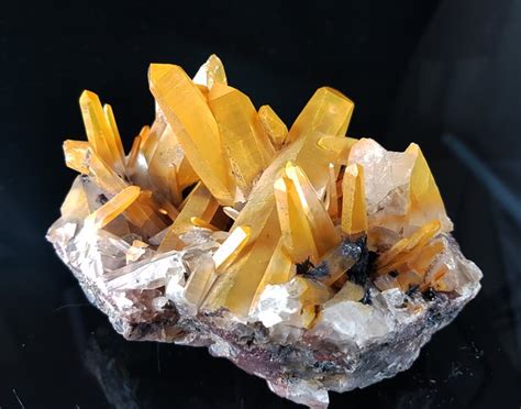 Rare yellow quartz - 10 x 7 x 8 cm - crystal up to 5 cm - Catawiki