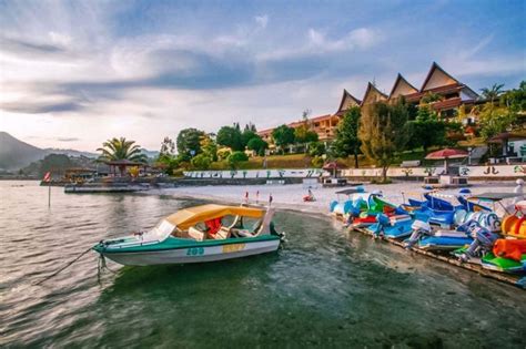 12 Affordable Lake Toba hotels where you can enjoy scenic lake views