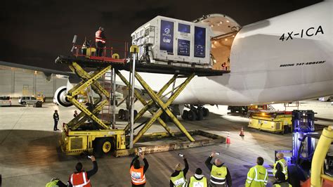 Lunar lander arrives in Florida ahead of SpaceX Falcon 9 launch