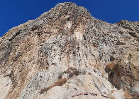 Hiking the Peña de Bernal (Mexico)