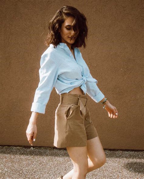 How to Wear Khaki Shorts For Women: Perfect Outfits To Try Now 2021 ...