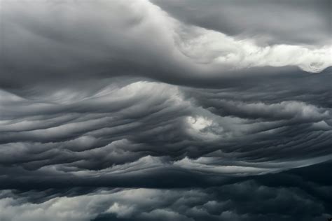 Asperitas dark clouds in gloomy sky · Free Stock Photo