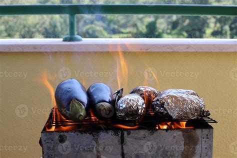 Outdoor picnic in city park. 9976813 Stock Photo at Vecteezy