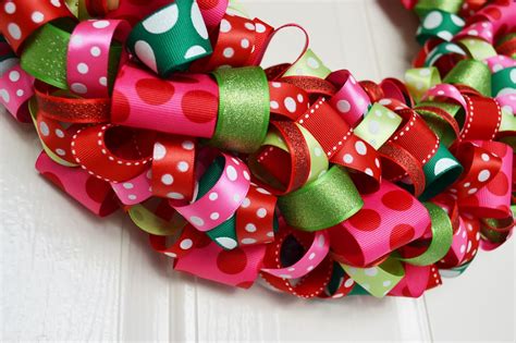 Polkadots on Parade: Christmas Ribbon Wreath!