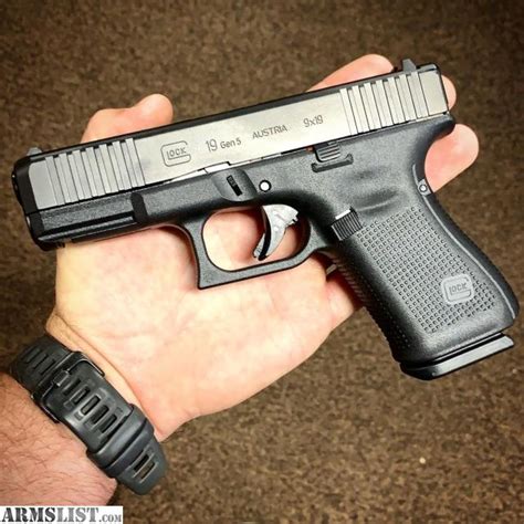 ARMSLIST - For Sale: Glock 19 gen 5 with accessories