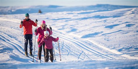 Cross-country skiing for beginners | Learn basic skiing techniques in Norway