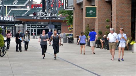 Battery Atlanta restaurants relatively busy despite no fans at Braves ...