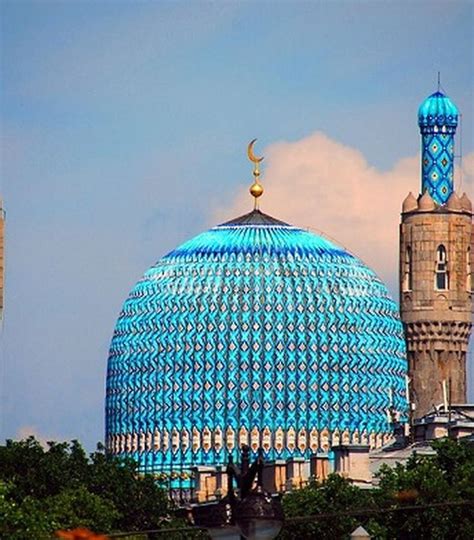 Mengintip Masjid Biru Soekarno di Rusia