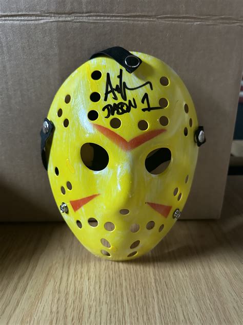 Jason Voorhees signed Mask - sports collectibles and memorabilia