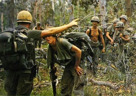 Grunts take a breather on their patrol through the jungle. | Vietnam ...