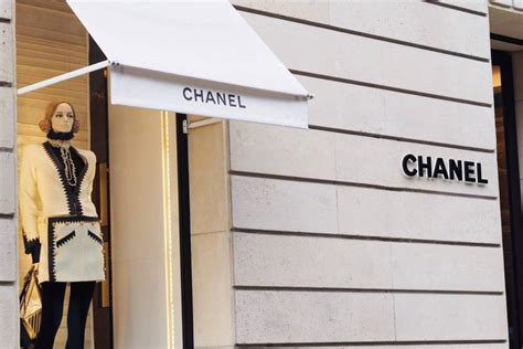 Chanel in Paris - Inthefrow