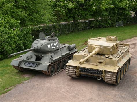 T-34/85 and SdKfz 181 Panzerkampfwagen VI Tiger image - Tank Lovers ...