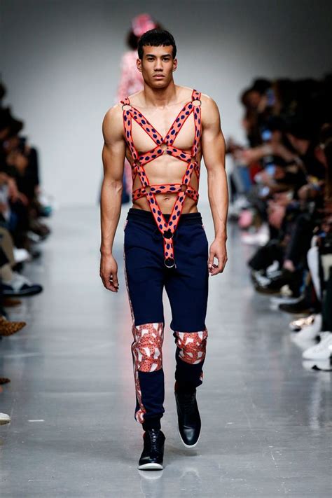 The 22 Most Outrageous Looks From London Men's Fashion Week | HuffPost