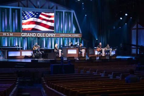 The Grand Ole Opry Invited 5 Military Members to Be First Audience ...