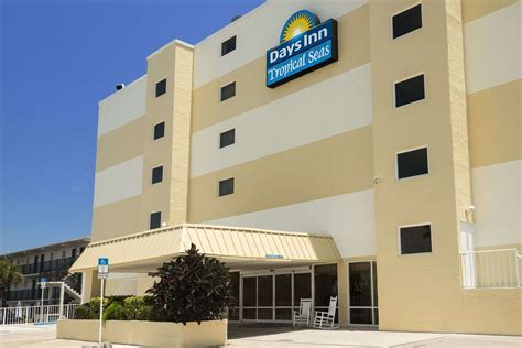 Days Inn Oceanfront Daytona Beach Shores, FL - See Discounts