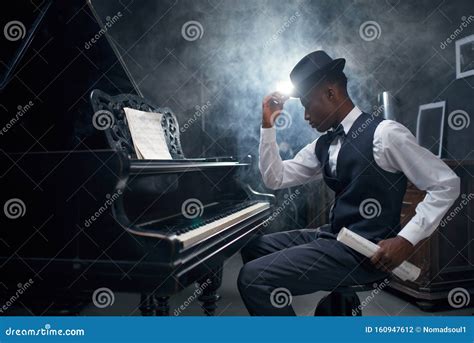 Ebony Grand Piano Player, Jazz Musician Stock Photo - Image of music, melodic: 160947612