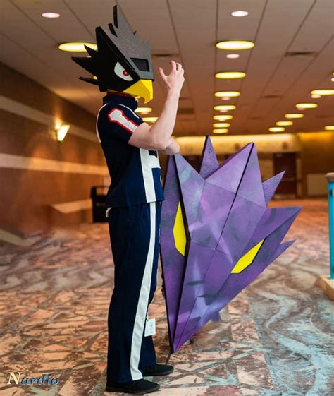 My Hero Academia: este cosplay de Tokoyami desata todo su quirk en la vida real