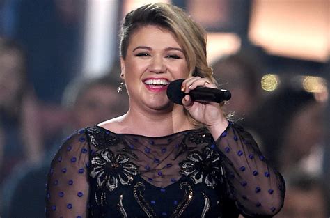 10 Best Kelly Clarkson Songs of All Time - Singersroom.com