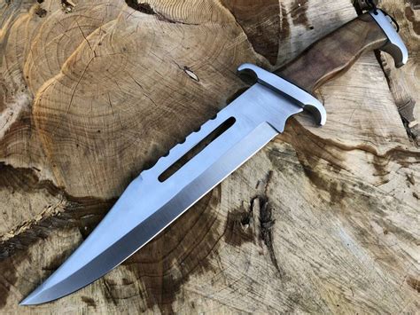 Fixed-Blade Knives: A Guide to Knife Types & Shopping Tips