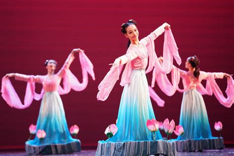 Classic Chinese dance pieces celebrate CPC's centenary - Chinadaily.com.cn