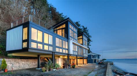 Resilient Waterfront House Stands up to Mudslides | Builder Magazine