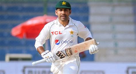 Sarfaraz Ahmed creates record during Karachi Test