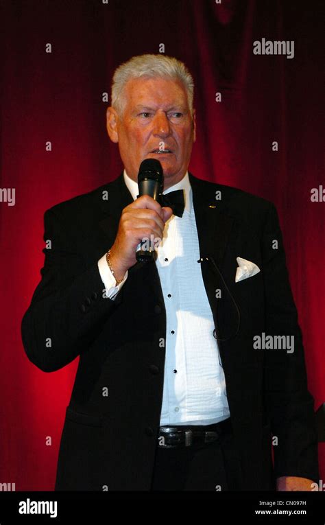 Roy Walker presenting at Rotherham Chamber of Commerce Business awards 2005 Stock Photo - Alamy