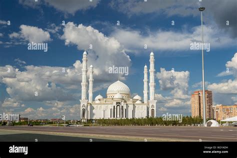 "Hazrat Sultan" - the largest mosque in Kazakhstan Stock Photo - Alamy