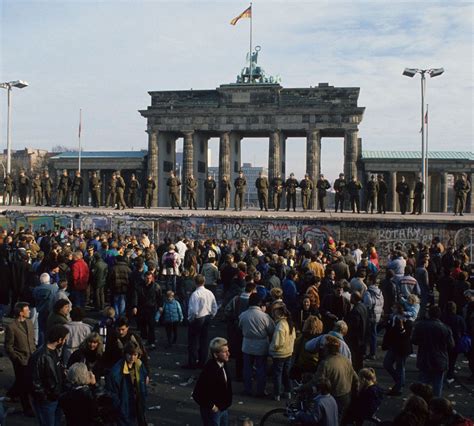 Berlin Wall 25th anniversary commemorates fall and freedom - HI Travel ...