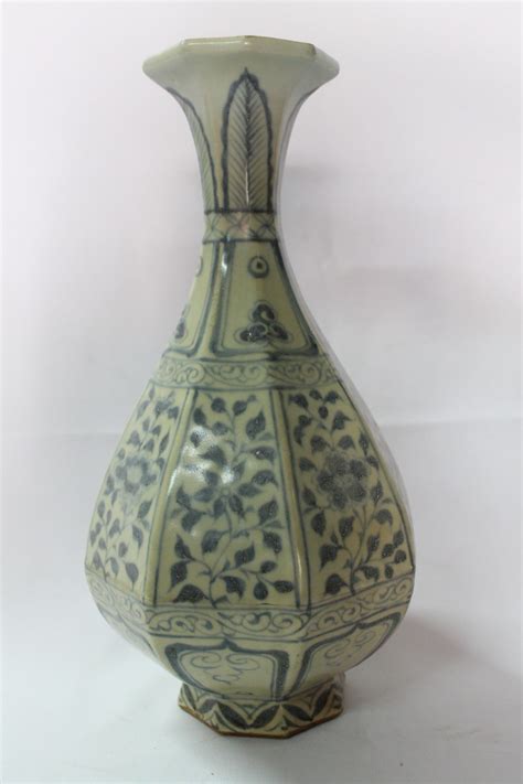 Early Ming Dynasty Porcelain Vase - Real Rare Antiques